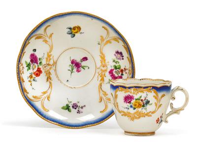 A cup with saucer, - Sklo, Porcelán