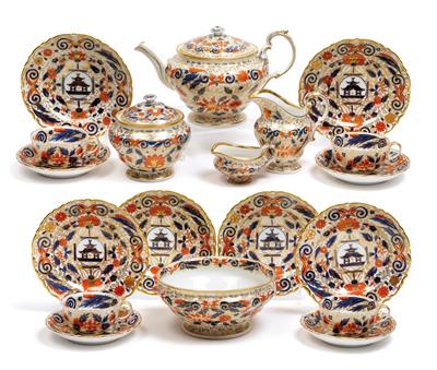 A tea service with Imari decor, - Glass and porcelain