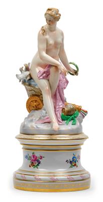 A figure of Venus in a shell carriage, - Glass and porcelain