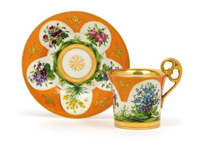 A floral teacup with floral saucer, - Sklo, Porcelán