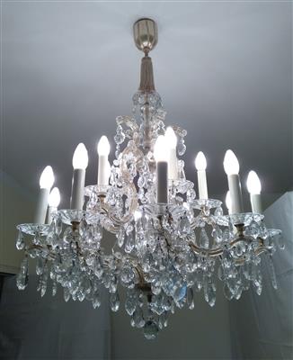 A glass chandelier in Maria Theresa form, - Glass and porcelain