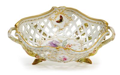 A basket, - Glass and porcelain