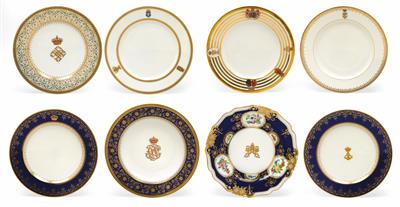 Plates with diverse coats of arms and crowns, - Sklo, Porcelán