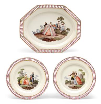 A platter and 2 plates, - Vetri e porcellane