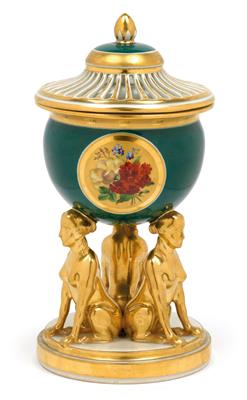 A magnificent sugar urn with openwork lid on 3 gilt sphinxes, - Vetri e porcellane