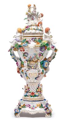 An ornamental vase with cover and base, - Glass and porcelain