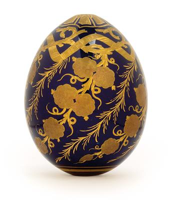 A Russian porcelain egg, - Glass and porcelain