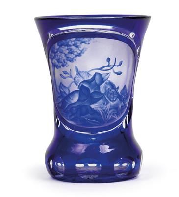 A footed beaker with hunting fox and fleeing hares, - Sklo, Porcelán