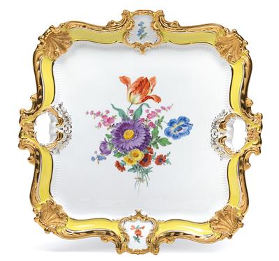 An ornamental presentation platter, - Vetri e porcellane