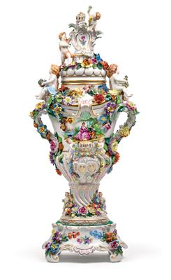 An ornamental vase with lid and base, - Glass and Porcelain