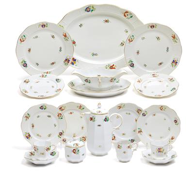 A dinner- and coffee service, - Sklo a Porcelán