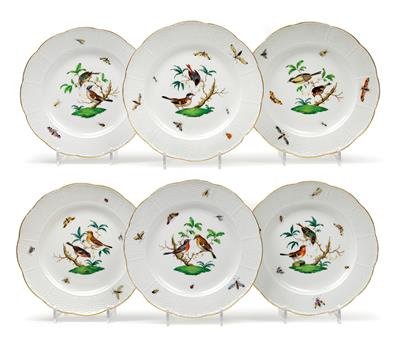 Thirteen dinner plates with birds perched among branches, - Vetri e porcellane