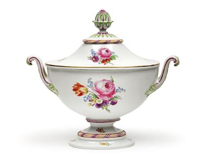 An epergne with lid, - Sklo a Porcelán