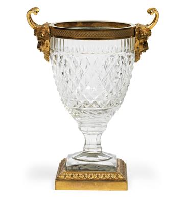 Vase mit "bronze dore" Montierungen, - Glas und Porzellan