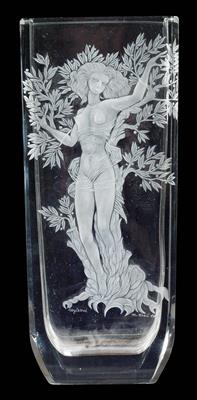 Vase mit der meisterlich geschnittenen Darstellung "Daphne", - Glas und Porzellan