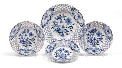 Onion pattern dessert plates with lattice, - Glass and Porcelain