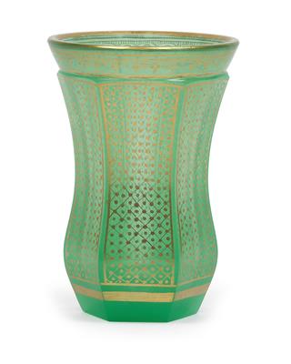 An elegant cup, - Vetri e porcellane