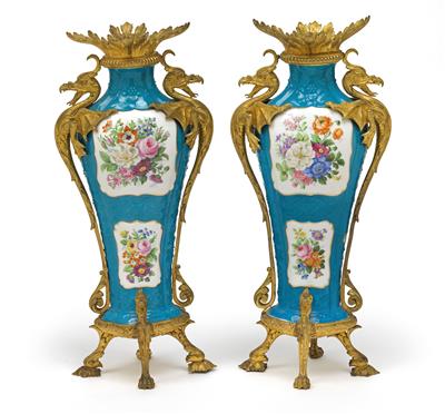 A pair of porcelain vases with yellow metal mounting in the Asian style, - Sklo a Porcelán