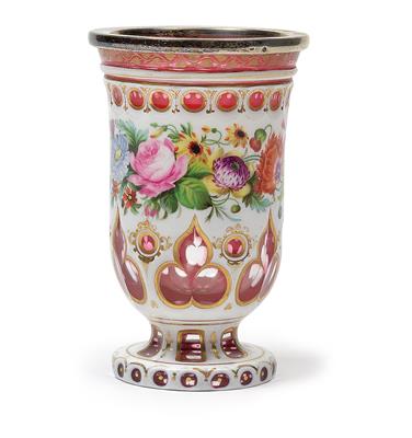 A footed cup, - Vetri e porcellane