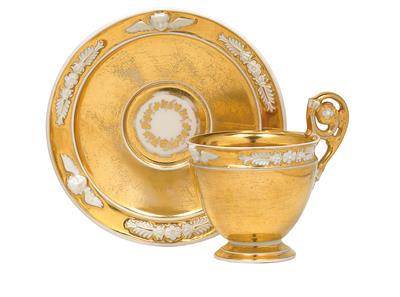 A gilt cup with gilt saucer, - Sklo a Porcelán