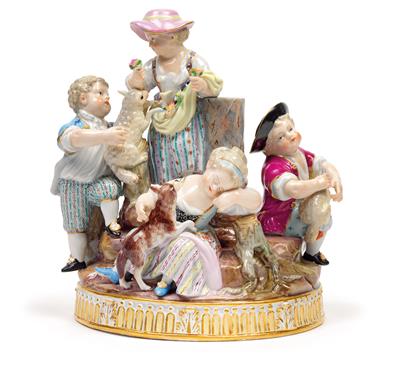 A group of 5 playing children, - Sklo a Porcelán