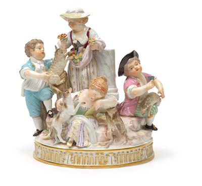 A group of 5 playing children, - Glass and Porcelain