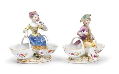 A pair of epergnes, - Sklo a Porcelán