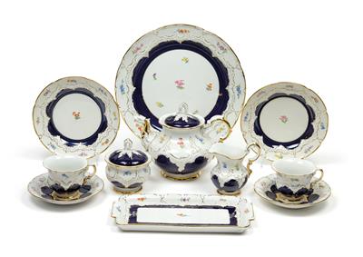 An ornamental tea service, - Vetri e porcellane
