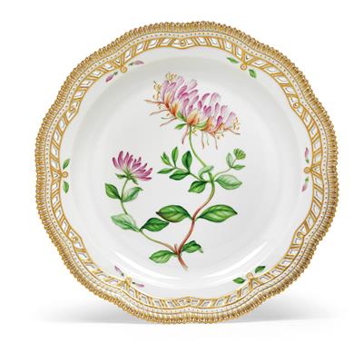 Flora Danica Plate with "Lonicera Perichlymerum L.", - Vetri e porcellane