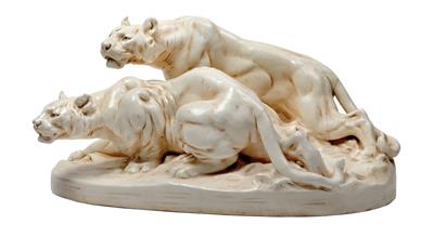A Group of Two Lionesses in Waiting Posture, - Sklo a Porcelán