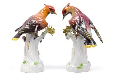 A Pair of Bohemian Waxwings Perched on an Oak Trunk with Leaves, - Sklo a Porcelán