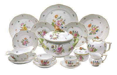 A Dinner and Tea Service, - Vetri e porcellane