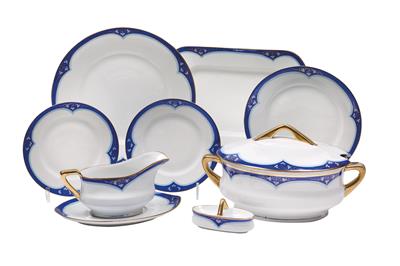 A Dinner Service, - Vetri e porcellane