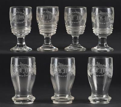 6 Teegläser und 3 Biergläser mit graviertem Monogramm L. W. - Glass and Porcelain