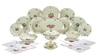 A Dinner Service and 8 Cloth Napkins, - Vetri e porcellane