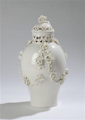 Deckelvase, Nymphenburg, - Glass and Porcelain Christmas Auction