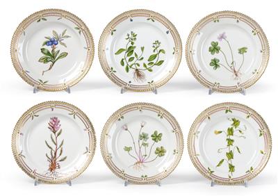 Flora Danica Brotteller, - Glass and Porcelain Christmas Auction