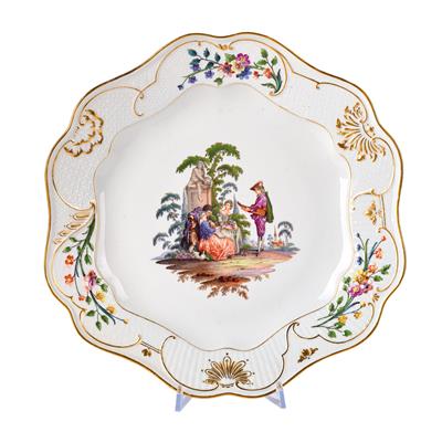 Großer dekorativer Teller, - Glass and Porcelain Christmas Auction