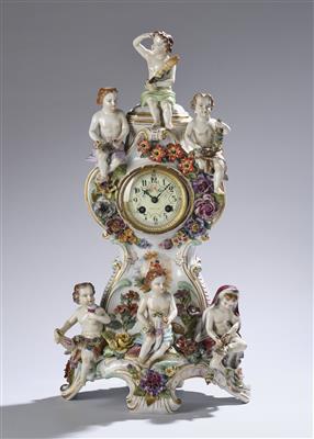 Kaminuhr mit den Allegorien der "4 Jahreszeiten", Dresden, - Vetri e porcellane