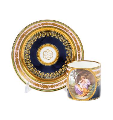 Tasse mit Venus und Amor sowie Untertasse mit feinster Dessinmalerei, Wien, - Glass and Porcelain