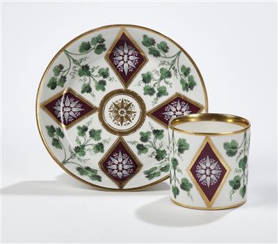 Dekortasse mit Untertasse, Kaiserliche Manufaktur 1804, 1808 - Sklo a porcelán