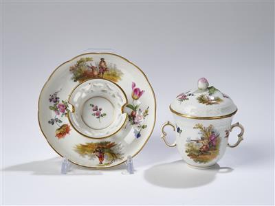 Trembleusen-Tasse mit Deckel, Deutschland - Sklo a porcelán