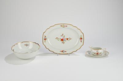 Augarten, Form 114 Belvedere, Dekor bunte Chinoiserien, Speiseservice-Teile, - Glass & Porcelain