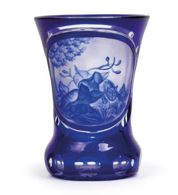 Sockelbecher mit jagendem Fuchs und fliehendem Hasen, - Glass & Porcelain