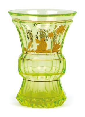 Becher mit Goldchinoiserie, - Glass & Porcelain