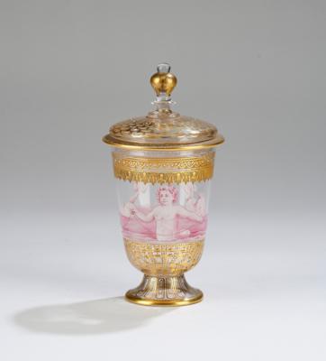 J. &  L. Lobmeyr kleiner Deckelpokal mit Tritonen rosa lasiert auf weißem Email, Wien um 1930, - Glass and Porcelain