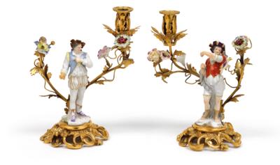 Paar Kerzenhalter mit "bronze doree"-Montierung, Kavalier und Junker, - Sklo a porcelán