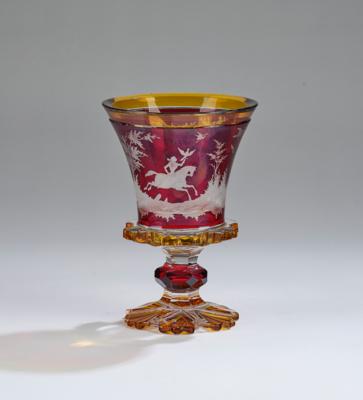 Pokal mit Falkenjagd, Böhmen um 1860, - Sklo a porcelán