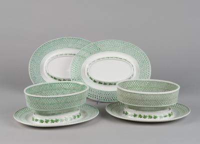 2 ovale Gitterkörbe mit Presentoir, 2 ovale Presentoirs, Ernst Wahliss, Turn, Anf. 20. Jh., - Glass and Porcelain
