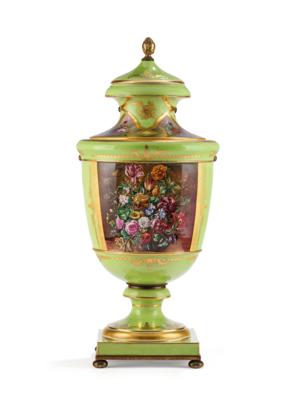 Deckelvase mit Blumenmalereien, Wien, Franz Dörfl 1914-1944, - Sklo a porcelán